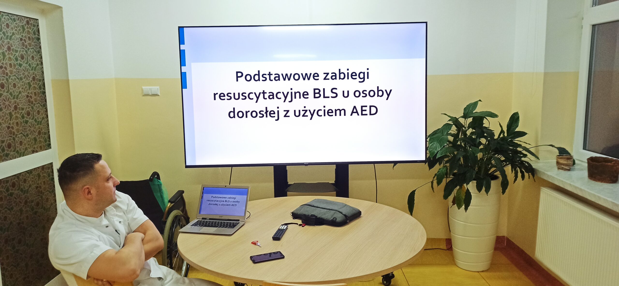 Szkolenia z udzielania I pomocy przedmedycznej- postępowanie w przypadku zatrzymania krążenia u dzieci i dorosłych z użyciem AED (Automatyczny Defibrylator Zewnętrzny)